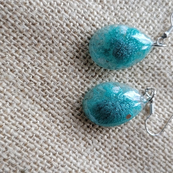 Resin earrings, teal blue - Picture 4 of 7